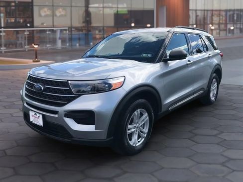 Used 2022 Ford Explorer XLT image 5