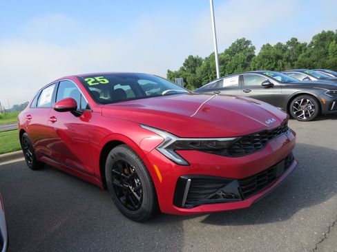 New 2025 Kia K5 LXS image 28
