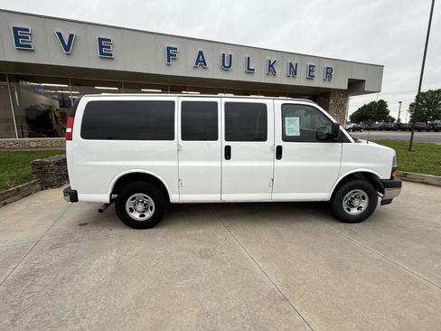 Used 2020 Chevrolet Express 2500 LT w/ LT Preferred Equipment Group image 8