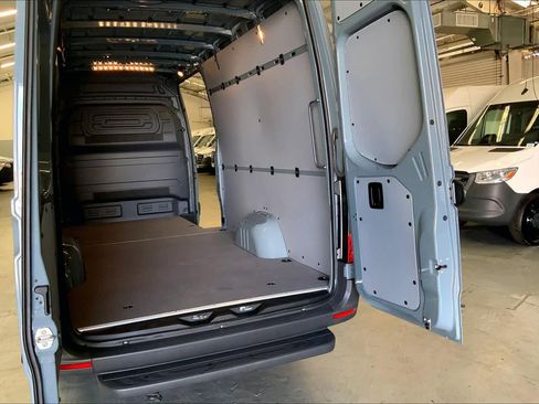 Used 2025 Mercedes-Benz Sprinter 2500 image 14