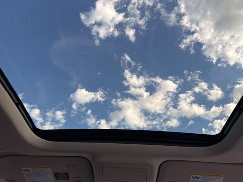 Used 2020 Ford Escape Titanium image 24