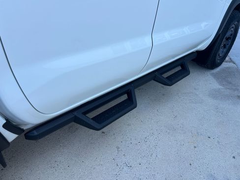 Used 2025 Nissan Frontier PRO-4X AWD/4WD image 23