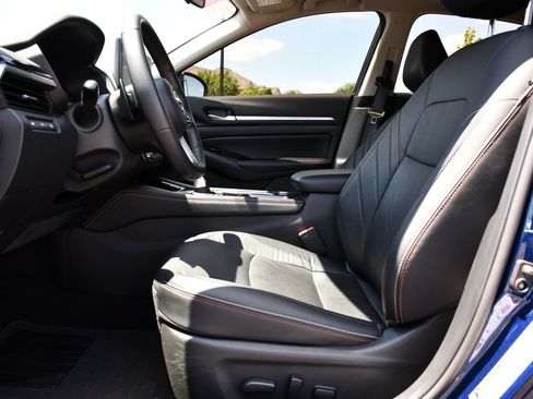 Used 2024 Nissan Altima 2.5 SR w/ SR Premium Package FWD image 16