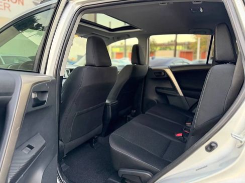 Used 2013 Toyota RAV4 XLE image 22