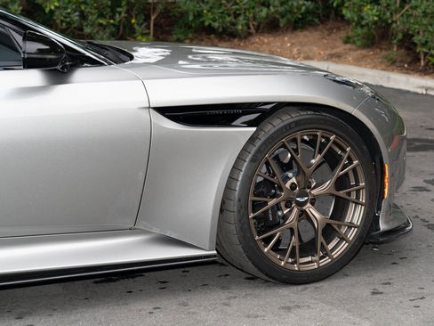 Used 2025 Aston Martin DB12 Convertible image 10