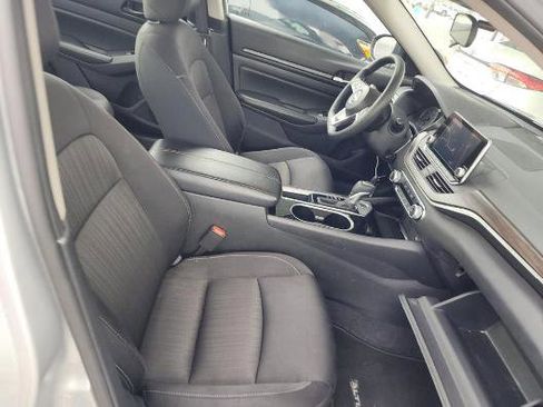 Used 2024 Nissan Altima 2.5 SV image 5
