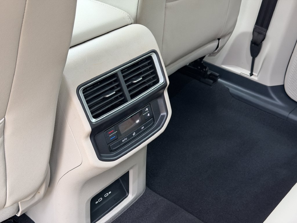Used 2025 Volkswagen Atlas SE FWD image 27