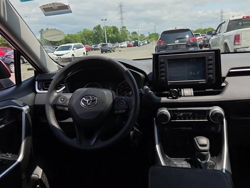 Used 2022 Toyota RAV4 LE AWD/4WD image 6