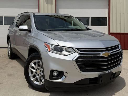 Used 2020 Chevrolet Traverse LT w/ Driver Confidence II Package AWD/4WD image 1