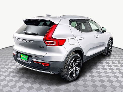 Used 2025 Volvo XC40 B5 Core image 10