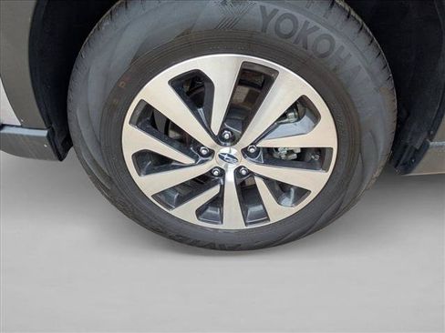 Used 2025 Subaru Outback Premium AWD/4WD image 9