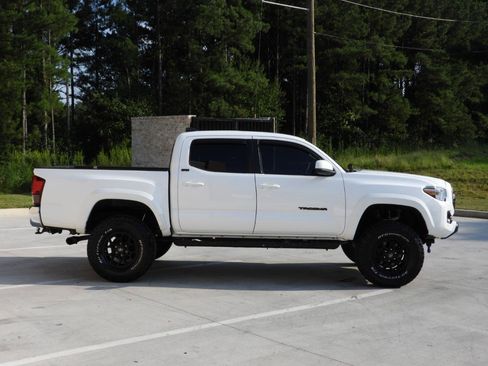 Used 2021 Toyota Tacoma SR5 RWD image 41