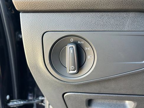 Certified 2024 Volkswagen Tiguan SE FWD image 24
