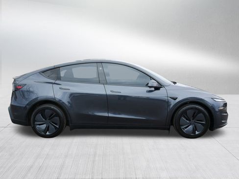 Used 2026 Tesla Model Y AWD image 8