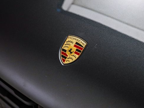 Used 2025 Porsche Macan image 12