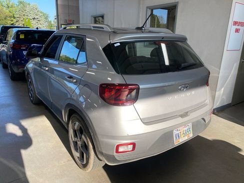 Used 2025 Hyundai Venue SEL FWD image 3