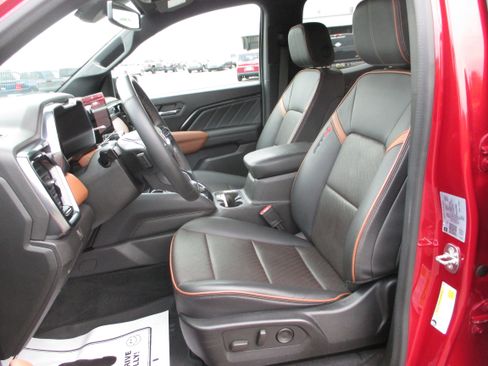 Used 2023 GMC Canyon AT4 w/ AT4 Premium Package AWD/4WD image 16