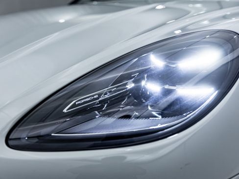 Used 2023 Porsche Macan AWD/4WD image 13