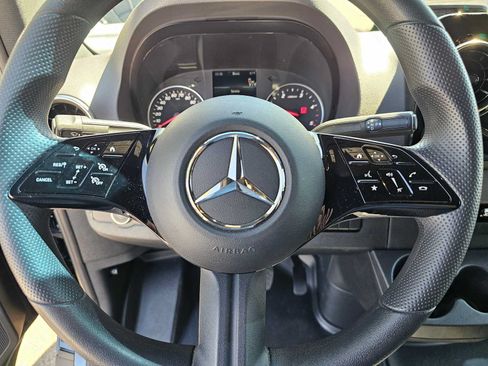 Used 2025 Mercedes-Benz Sprinter 2500 image 23