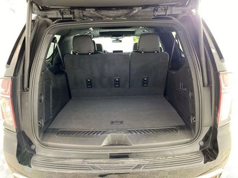 Used 2022 Chevrolet Suburban LT w/ Luxury Package image 24