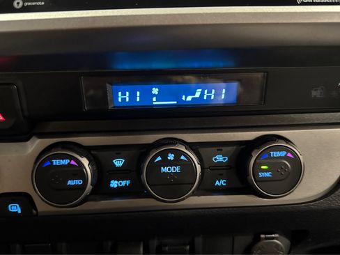 Used 2022 Toyota Tacoma SR5 image 32