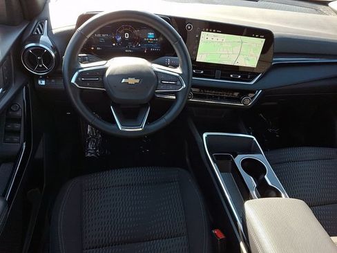 Used 2025 Chevrolet Equinox LT FWD image 11