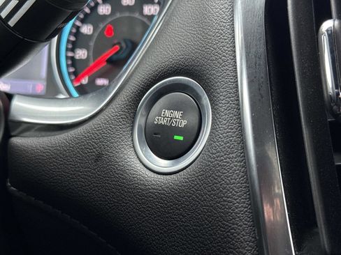 Used 2023 Chevrolet Traverse LT image 13