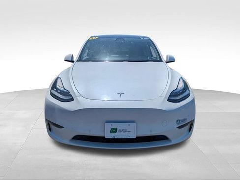 Used 2022 Tesla Model Y Long Range AWD/4WD image 2