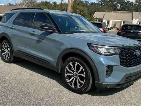 Used 2025 Ford Explorer ST-Line w/ Premium Package image 15