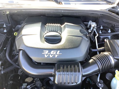 Used 2014 Jeep Grand Cherokee Laredo w/ 18" Wheel & 8.4" Radio Group AWD/4WD image 9