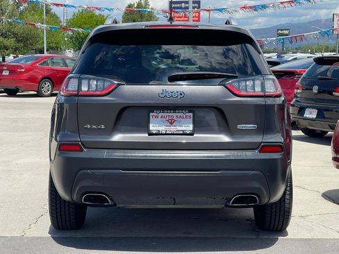 Used 2019 Jeep Cherokee Latitude Plus w/ Comfort/Convenience Group AWD/4WD image 5