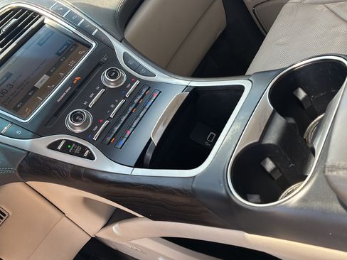Used 2017 Lincoln MKX Reserve FWD image 33
