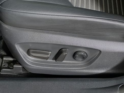 Used 2019 Toyota Camry SE FWD image 16