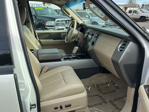 Used 2013 Ford Expedition XLT image 17