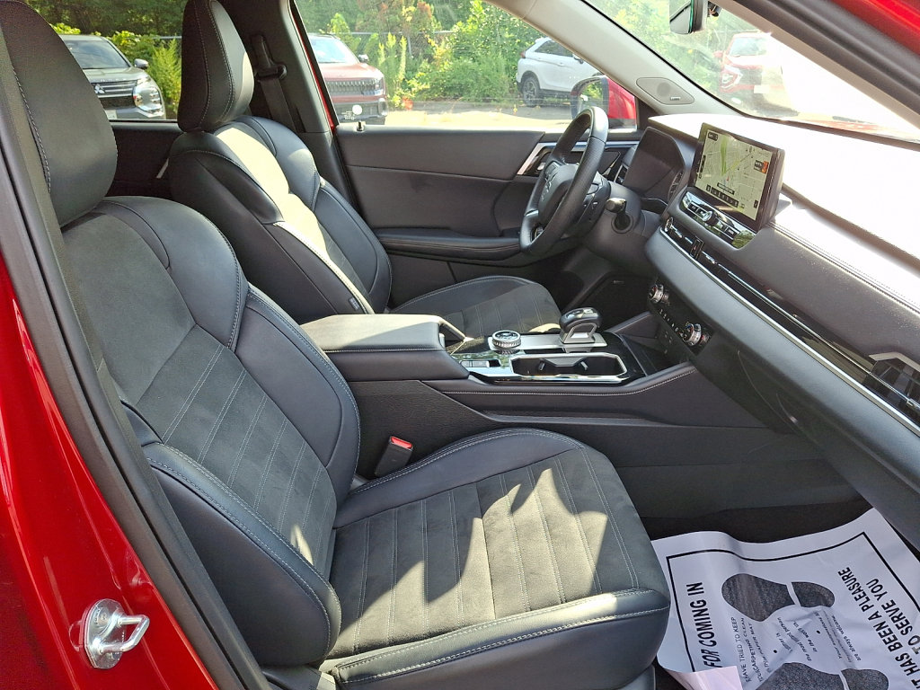 Used 2025 Mitsubishi Outlander SE AWD/4WD image 11