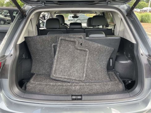 Certified 2023 Volkswagen Tiguan SE FWD image 10
