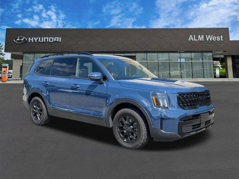 Used 2025 Kia Telluride AWD image 3