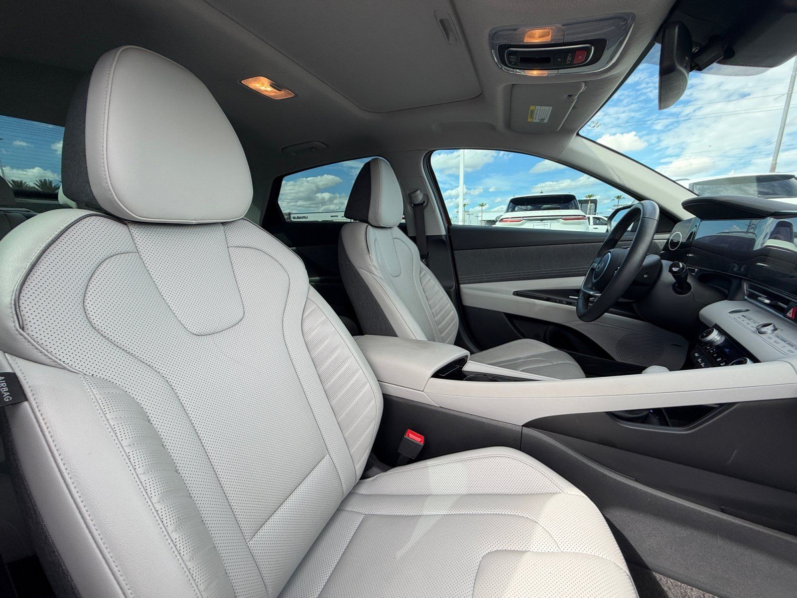 Used 2025 Hyundai Elantra Limited FWD image 19