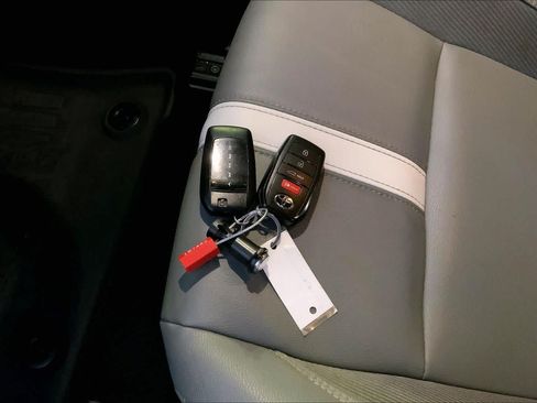 Used 2025 Toyota Camry SE FWD image 13