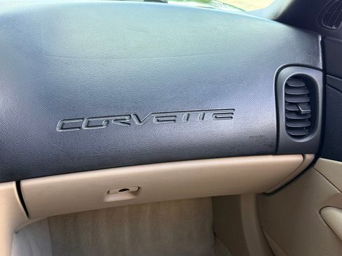 Used 2005 Chevrolet Corvette Coupe w/ Preferred Equipment Group RWD image 31