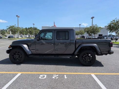 Used 2021 Jeep Gladiator Overland AWD/4WD image 7