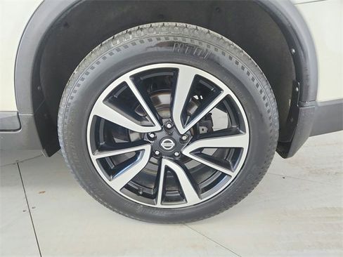 Used 2017 Nissan Rogue SL image 48