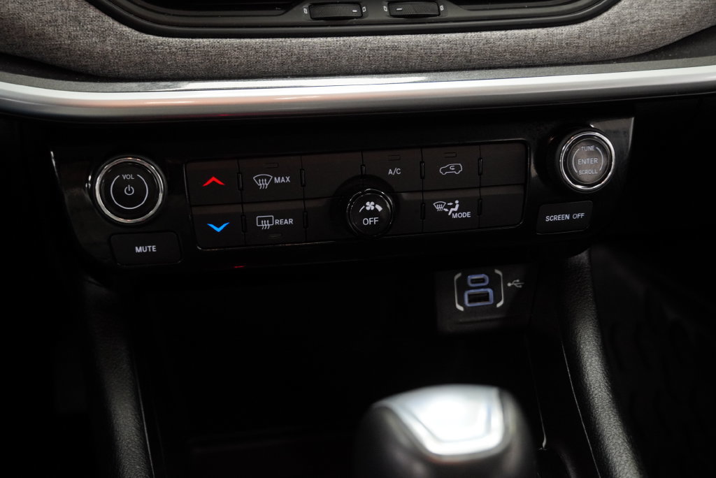 Used 2022 Jeep Compass Latitude FWD image 27