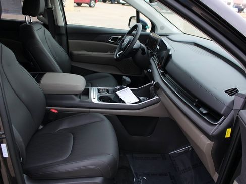 New 2026 Kia Carnival EX image 9