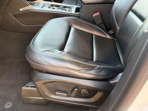 Used 2020 Ford Explorer XLT w/ Equipment Group 202A image 12