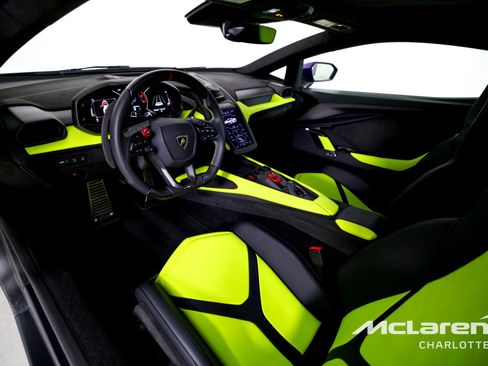 Used 2025 Lamborghini Revuelto AWD/4WD image 13