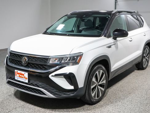Used 2023 Volkswagen Taos SE w/ Panoramic Sunroof Package AWD/4WD image 31