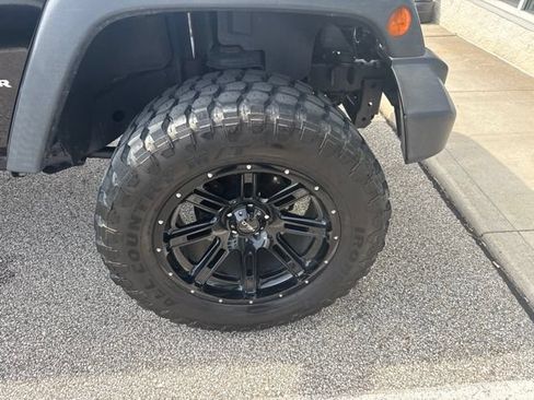 Used 2015 Jeep Wrangler Sport w/ Quick Order Package 24S AWD/4WD image 2
