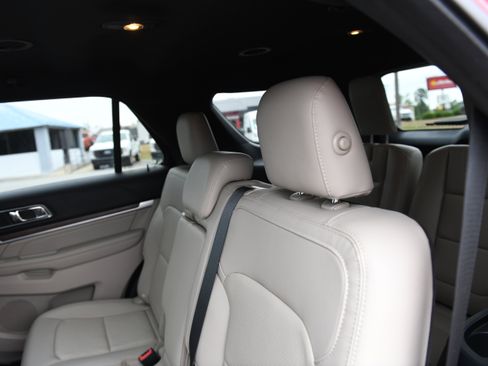 Used 2019 Ford Explorer Limited w/ Class III Trailer Tow Package FWD image 15