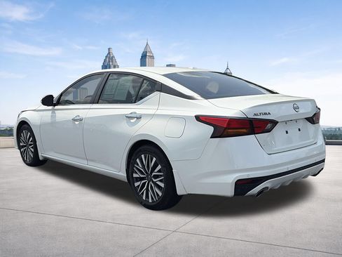 Certified 2024 Nissan Altima 2.5 SV w/ SV Premium Package FWD image 3